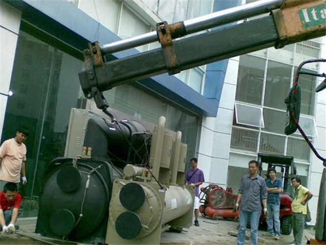 卓尼县随车吊和汽车吊的核心区别是什么？哪种更省钱？