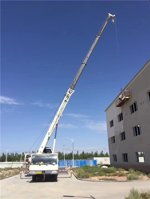 卓尼县“轻装强干”—— 吊车的 “轻量化臂架” 技术