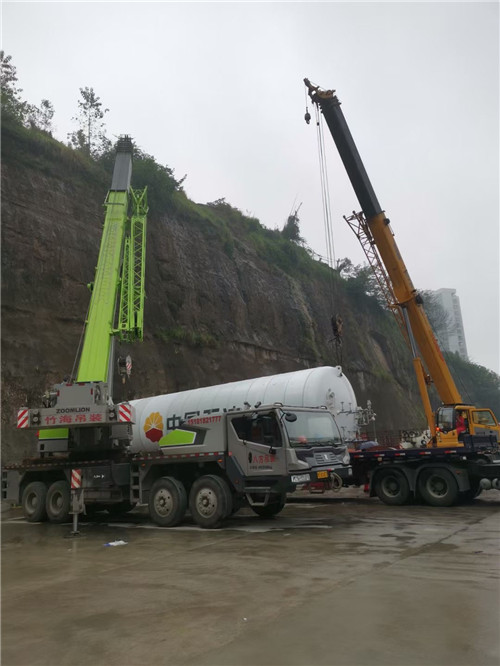 卓尼县“不怕风雨冻”—— 吊车的 “恶劣环境适应” 技术